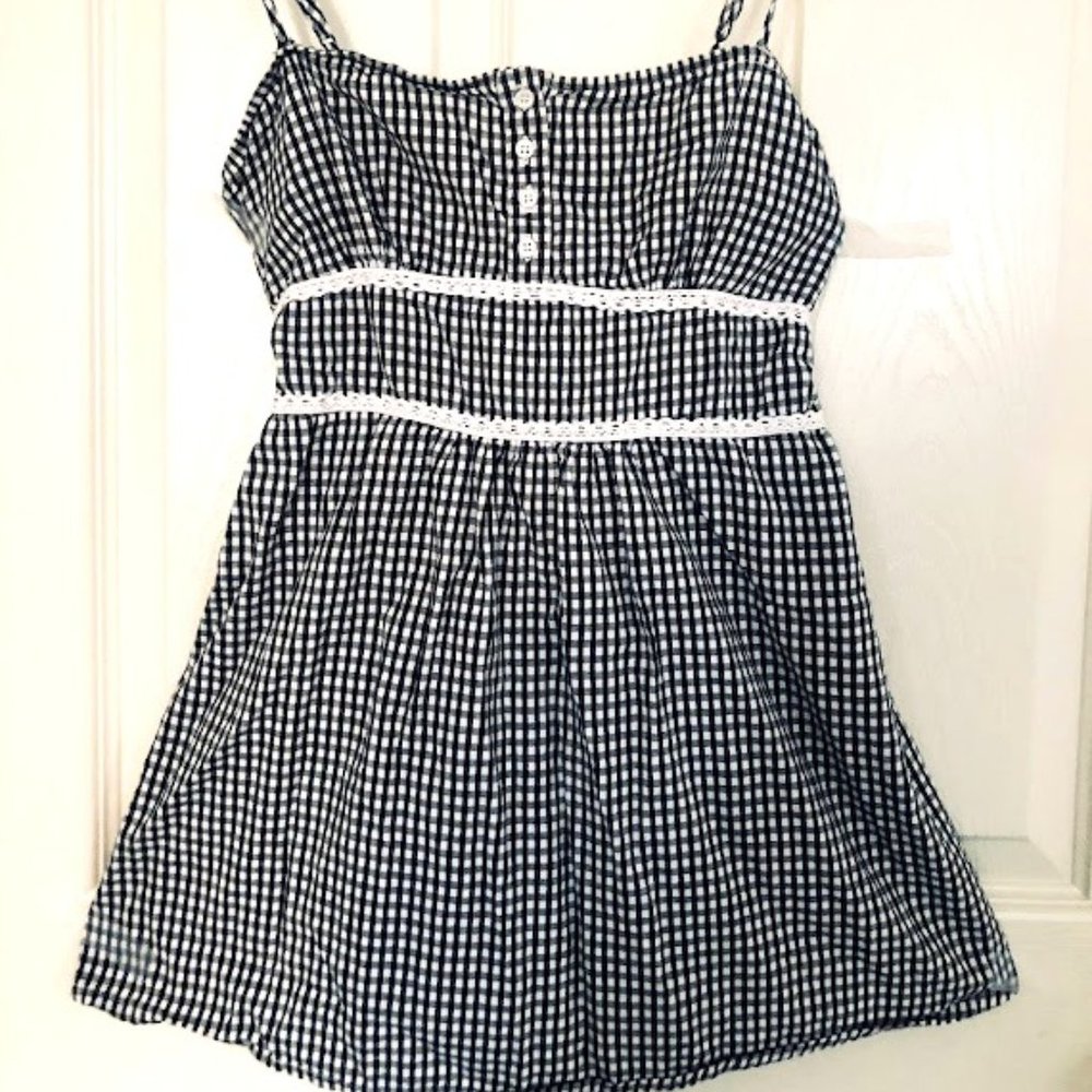 Woman black/white check top / camisoles, one size